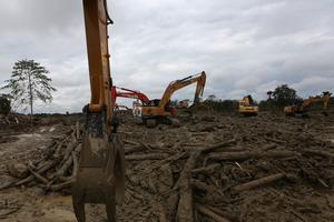Pembersihan pesantren Terpadu Darul Mukhlishi Aceh Tamiang