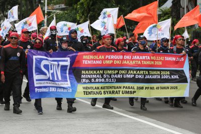 Serikat Buruh Jakarta Gelar Demonstrasi Tuntut Kenaikan UMP 2025 (Foto: Katadata/Fauza Syahputra)