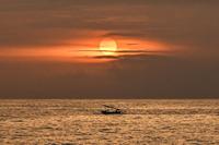 Matahari terbenam terakhir tahun 2025 di Pulau Lombok