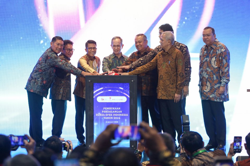 Dirut Bursa Efek Indonesia (BEI) Iman Rachman (kanan), Gubernur Bank Indonesia Perry Warjiyo (keempat kanan), Menteri Keuangan Purbaya Yudhi Sadewa (ketiga kana), Ketua Dewan Komisioner LPS Anggito Abimanyu (kedua kanan), Ketua Dewan Komisioner OJK Mahend