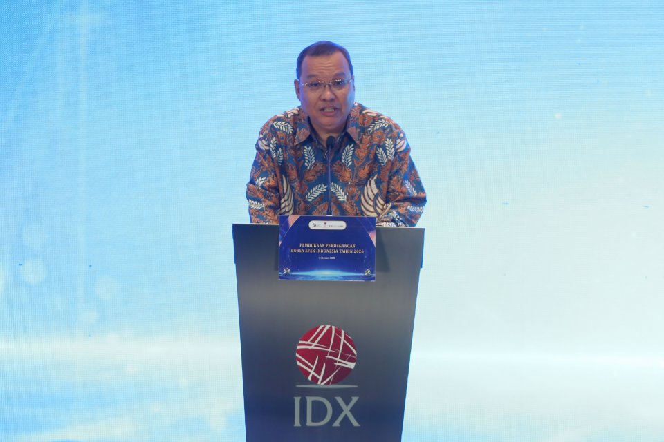 Direktur Utama Bursa Efek Indonesia (BEI) Iman Rachman menyampaikan sambutan saat pembukaan perdagangan tahun 2026 di Bursa Efek Indonesia, Jakarta, Senin (2/1/2026). Indeks Harga Saham Gabungan (IHSG) membuka tahun 2026 di zona hijau, menguat 0,34% di le