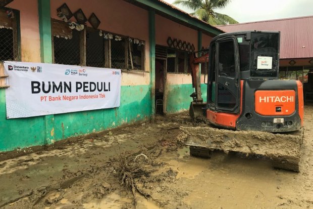 BNI membersihkan fasilitas sekolah terdampak banjir bandang di Aceh Utara untuk mendukung pemulihan pendidikan pascabencana.