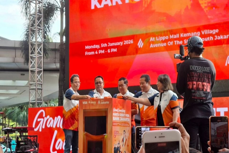 Gubernur DKI Jakarta Pramono Anung dalam acara Grand Launching Kartu Debit Visa Bank Jakarta yang berlangsung di Lippo Mall Kemang, Jakarta, Senin (5/1).