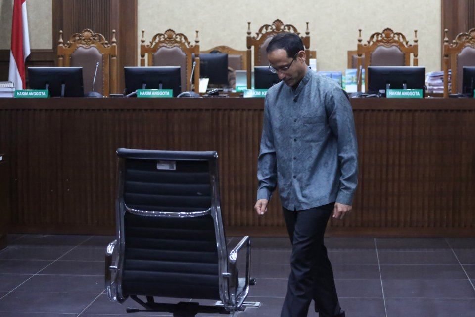 Tersangka kasus dugaan korupsi pengadaan laptop Chromebook dalam program digitalisasi di Kemendikbudristek 2019-2022, Nadiem Makarim bersiap menjalani sidang dakwaan di Pengadilan Negeri Jakarta Pusat, Senin (5/1/2026). Jaksa Penuntut Umum mendakwa Nadiem