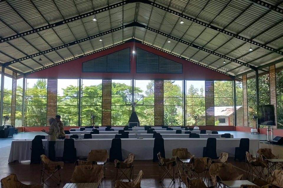 Gedung pertemuan retreat kedua Kabinet Merah Putih. 