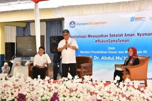 Menteri Pendidikan Dasar dan Menengah, Abdul Mu’ti, meresmikan gedung hasil program revitalisasi di SMP Negeri 1 Tarogong Kaler, Garut, Jawa Barat, ya