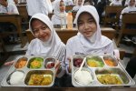 Penyaluran MBG di SMK Negeri 1 Jakarta (Foto: Katadata/Fauza Syahputra)
