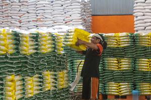 Ketersediaan beras premium di Bulog Batam