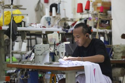 Pekerja di Lima Sektor Padat Karya Bebas PPh (Foto: Katadata/Fauza Syahputra)