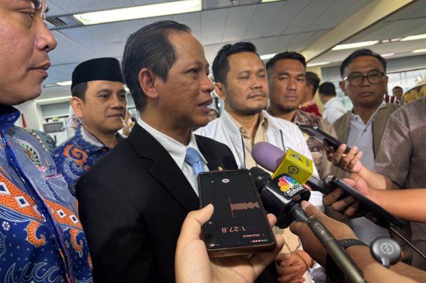 Menteri Lingkungan Hidup Hanif Faisol Nurofiq