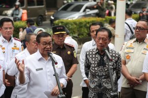Pemprov Jakarta Mulai Bongkar Tiang Monorel Mangkrak di Rasuna Said (Foto: Katadata/Fauza Syahputra)