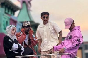 makna lagu tabola bale silet open up