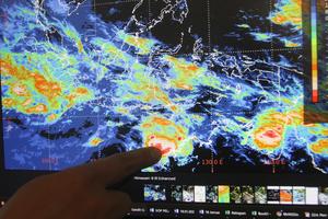 Pemantauan bibit dan siklon tropis