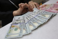 Nilai tukar rupiah ditutup melemah 68 poin menjadi Rp16.955 (Foto: Katadata/Fauza Syahputra)