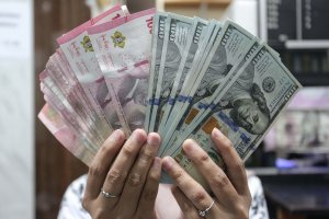 Nilai Tukar Rupiah Melemah, Hampir Tembus Rp17.000 per Dolar AS (Foto: Katadata/Fauza Syahputra)