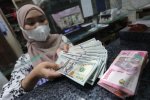 Nilai Tukar Rupiah Melemah, Hampir Tembus Rp17.000 per Dolar AS (Foto: Katadata/Fauza Syahputra)