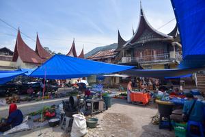 Pasar Maninjau mulai ramai pascabencana