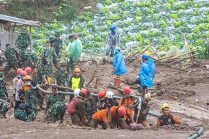 Pencarian korban longsor Cisarua hari Kelima