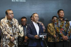 Konferensi pers OJK dan Bursa Efek Indonesia