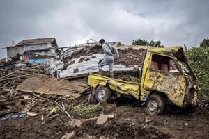 Hari keenam pencarian korban bencana tanah longsor di Cisarua