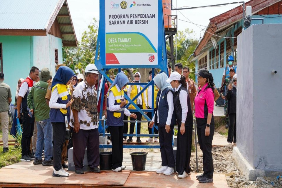 PT Pertamina Patra Niaga berkolaborasi bersama Kementerian ESDM serta Solidaritas Perempuan untuk Indonesia (SERUNI) Kabinet Merah Putih (KMP) menyediakan akses air bersih bagi 699 warga Kampung Tambat, Merauke, Papua Selatan. 