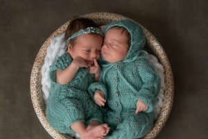 ide nama anak kembar perempuan