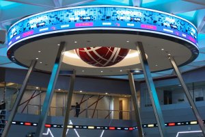 IHSG ditutup melemah 4,88% atau 406,88 poin ke level 7.922 (Foto: Katadata/Fauza Syahputra)