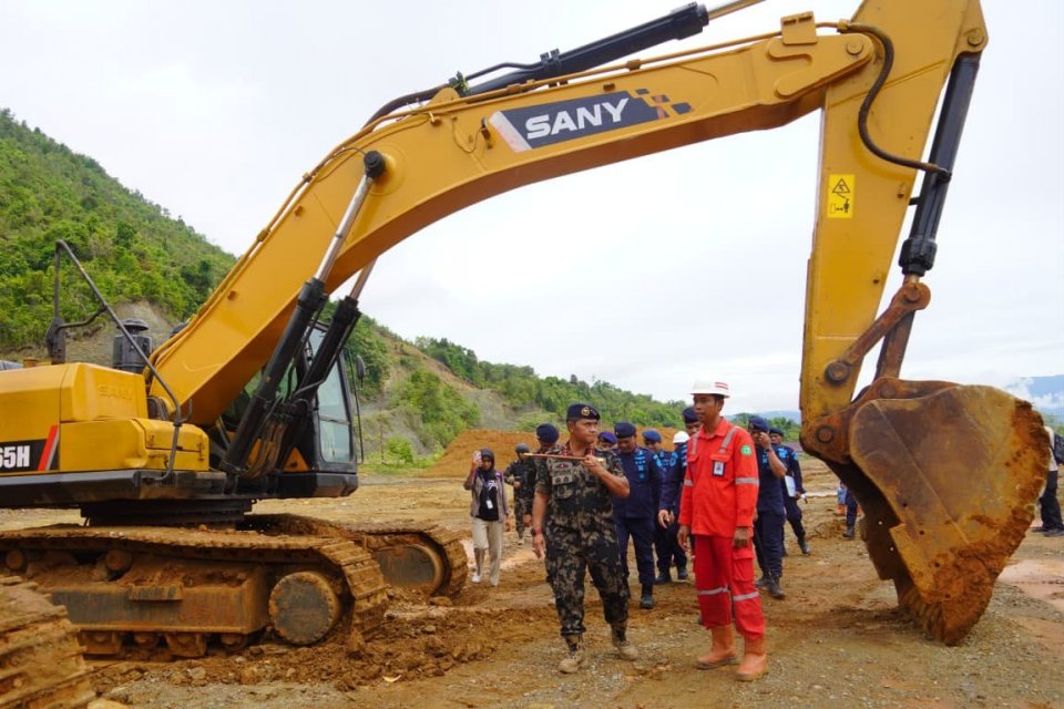 KKP melakukan penghentian aktivitas reklamasi ilegal untuk pembangunan dermaga kapal atau jetty di Maluku Utara pada Oktober 2025.