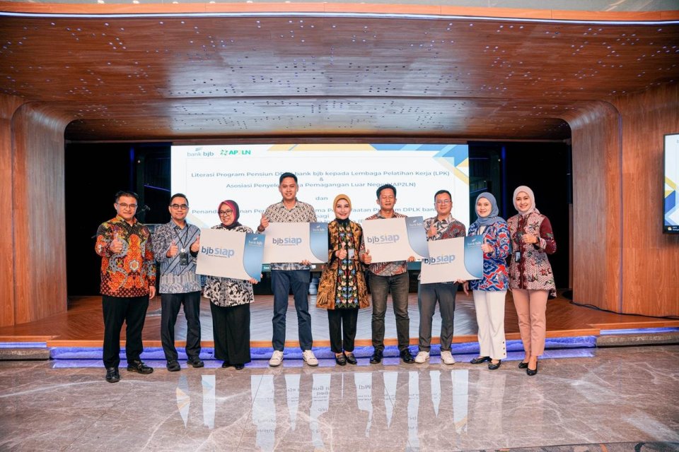 bank bjb menandatangani perjanjian kerja sama pemanfaatan DPLK bersama sejumlah Lembaga Pelatihan Kerja di Menara bank bjb, Bandung.