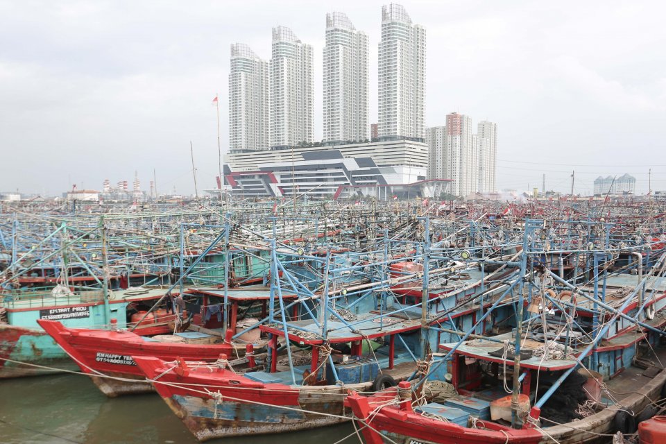 Potret Kepadatan Kapal Nelayan yang Bersandar di Pelabuhan Muara Angke (Foto: Katadata/Fauza Syahputra)