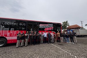 Uji Coba Bus Listrik VKTR di Semarang