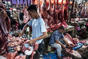 Tradisi Meugang di pasar terdampak bencana banjir