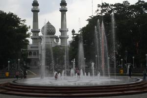 Ngabuburit di Alun-alun Kota Malang