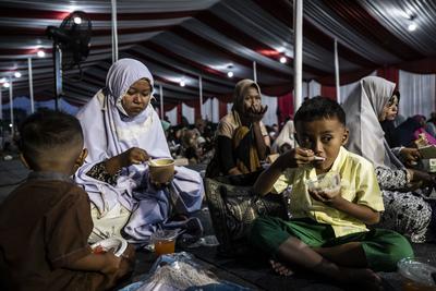 Buka puasa bersama Mendagri di Huntara Aceh Tamiang