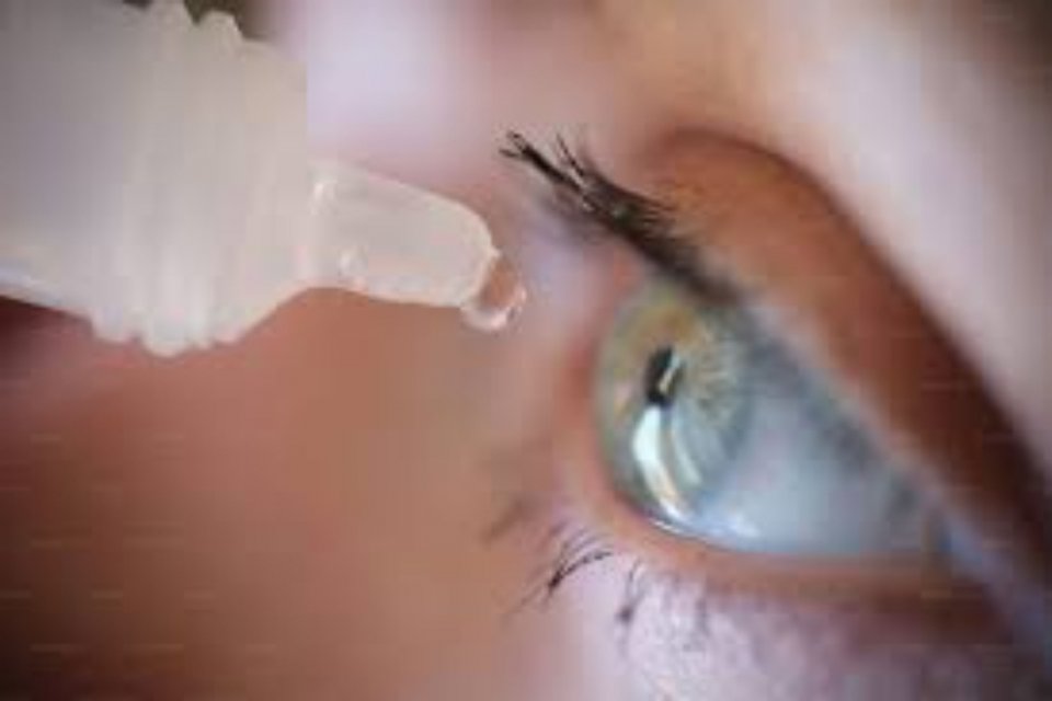 Apakah Obat Tetes Mata Membatalkan Puasa