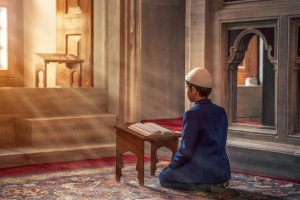 Bolehkah Berbuka Jika Adzan Terdengar di Televisi Tetapi Masjid Sekitar Belum?