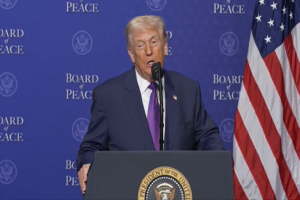 Presiden Amerika Serikat Donald Trump saat membuka pertemuan Dewan Perdamaian di Washington D.C., Kamis (19/2).