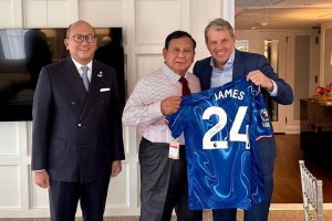 Presiden Prabowo Subianto saat bertemu pemilik Chelsea FC Todd Boehly di Washington DC, Amerika Serikat, Jumat (20/2).