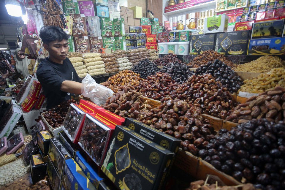 Penjualan kurma meningkat selama bulan Ramadan di Pasar Tanah Abang (Foto: Katadata/Fauza Syahputra)