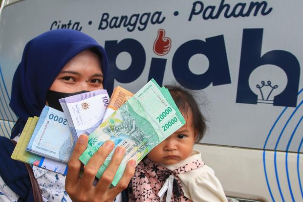 Pelayanan peenukaran uang baru di Tangerang