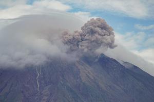 Aktivitas vulkanis Gunung Semeru