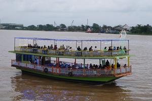 Ngabuburit di Sungai Kapuas Pontianak