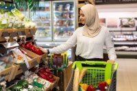 Nasabah dapat memanfaatkan Promo Spesial BRI Ramadan saat berbelanja kebutuhan harian, menikmati berbagai diskon dan cashback dengan transaksi menggun