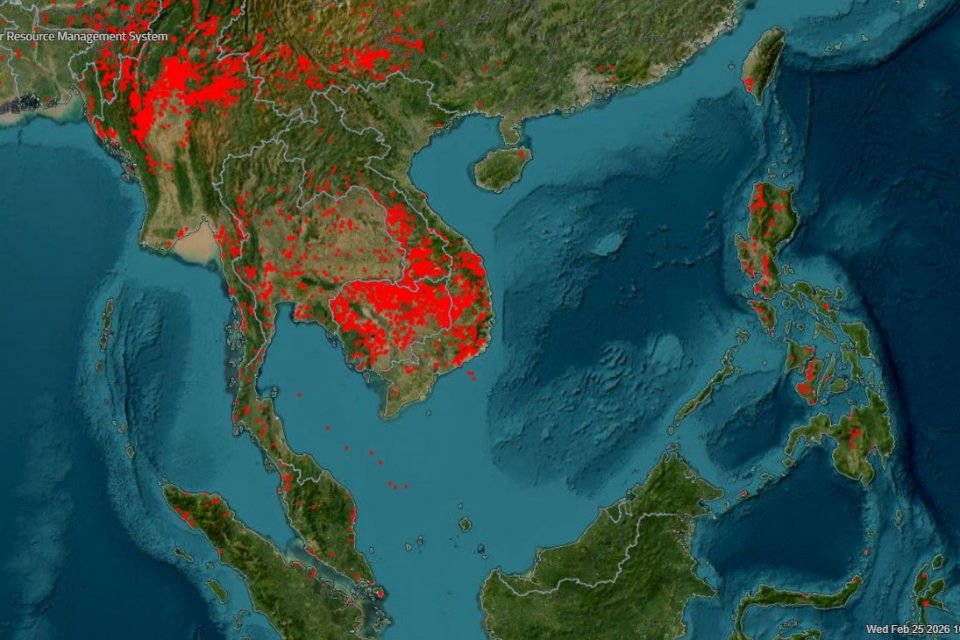 Citra satelit NASA menunjukkan titik panas (hotspot) berhamburan di wilayah Asia Tenggara. 