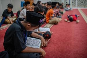 Tadarus Al Quran saat Ramadhan di Sekolah Rakyat