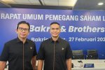  Direktur Utama Bakrie & Brothers, Anindya Novyan Bakrie (kanan), Jumat (27/2)