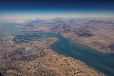   Pemandangan udara dari pesisir Iran dan pulau Qeshm di Selat Hormuz