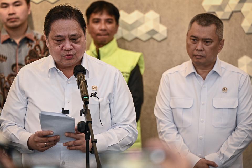 Airlangga, Fitch Ratings, MBG