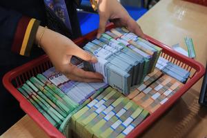 Penukaran uang baru di Aceh