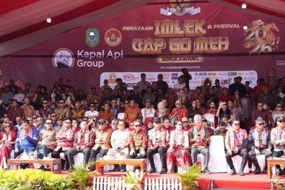 Mendagri Muhammad Tito Karnavian menghadiri Perayaan Imlek dan Festival Cap Go Meh 2026 di Singkawang, Kalimantan Barat. Ia mengapresiasi kemeriahan dan kuatnya toleransi antar umat beragama yang tercermin dalam perayaan tersebut.